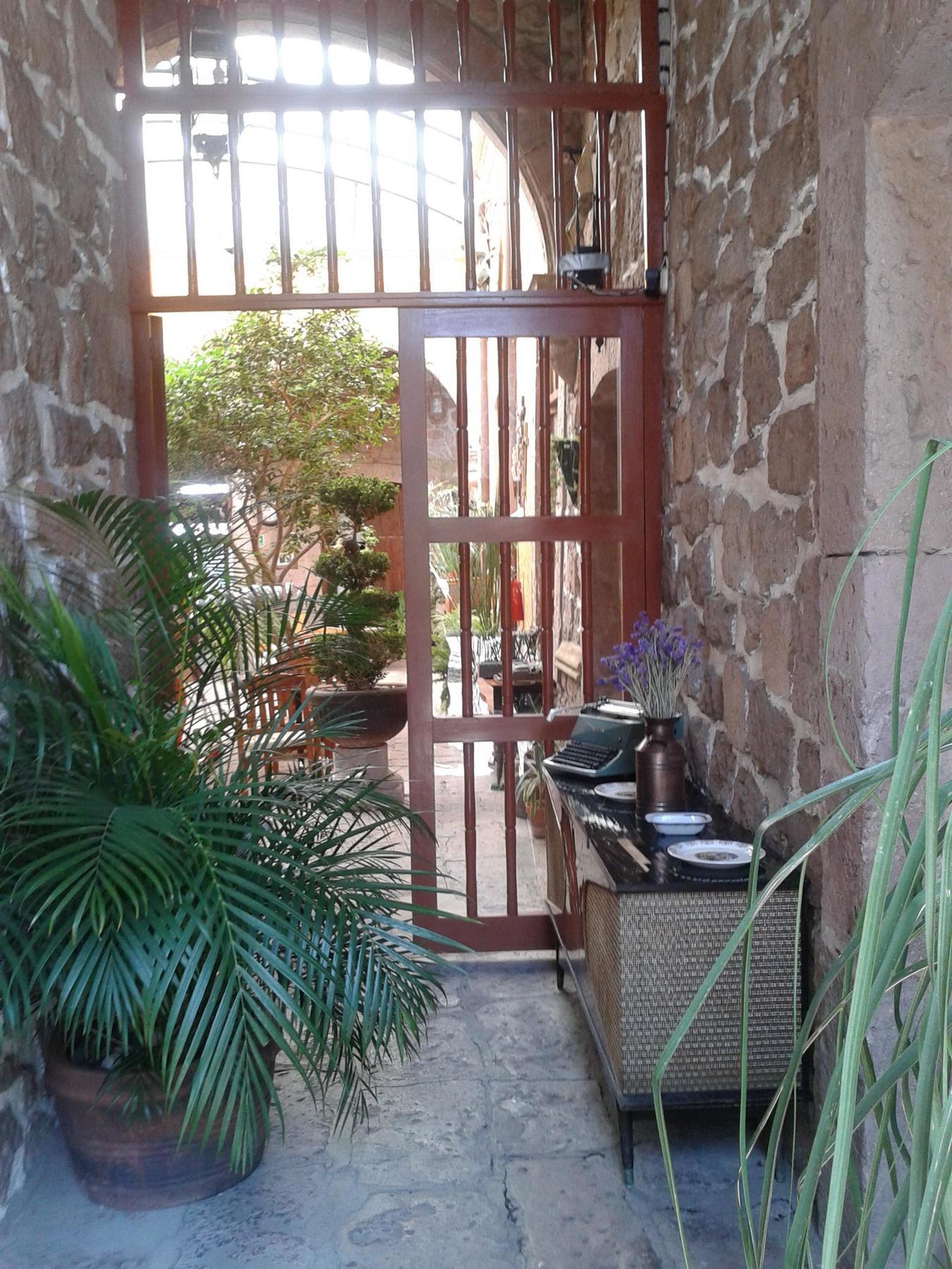 Hotel Casa Del Anticuario Morelia Exterior photo